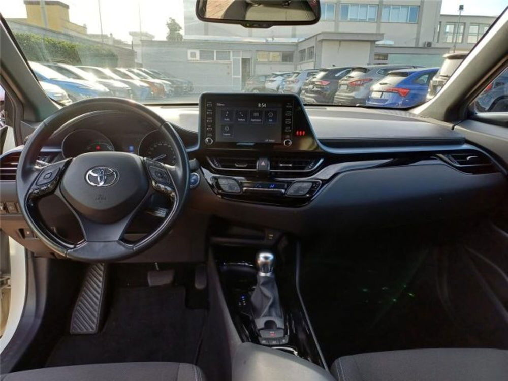 Toyota Toyota C-HR usata a Bari (13)