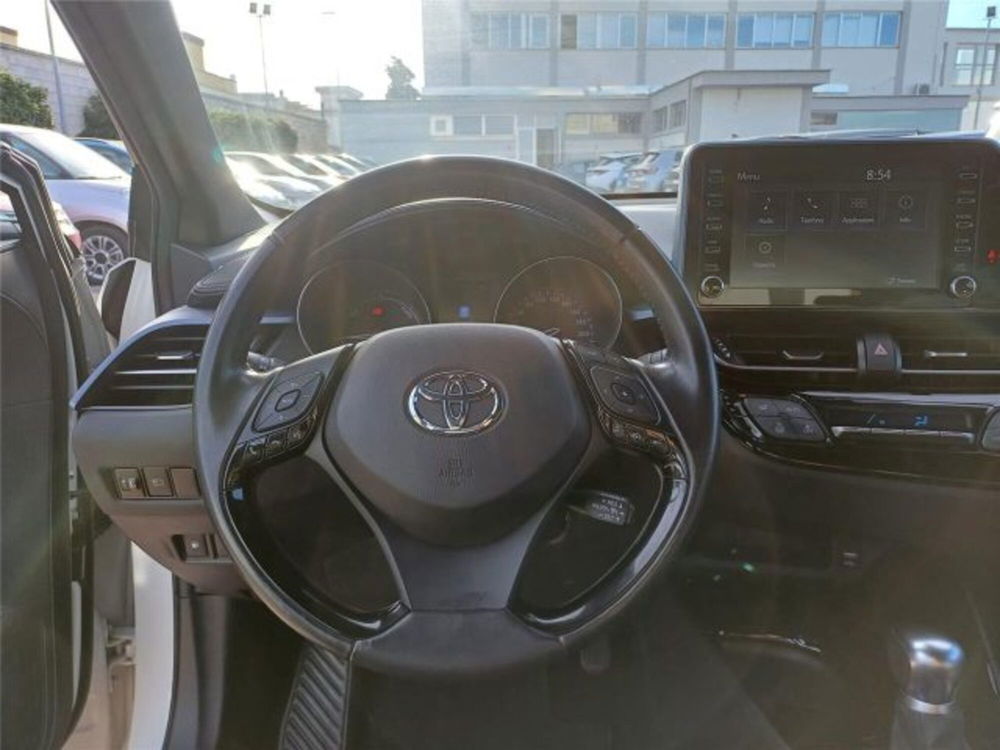 Toyota Toyota C-HR usata a Bari (15)