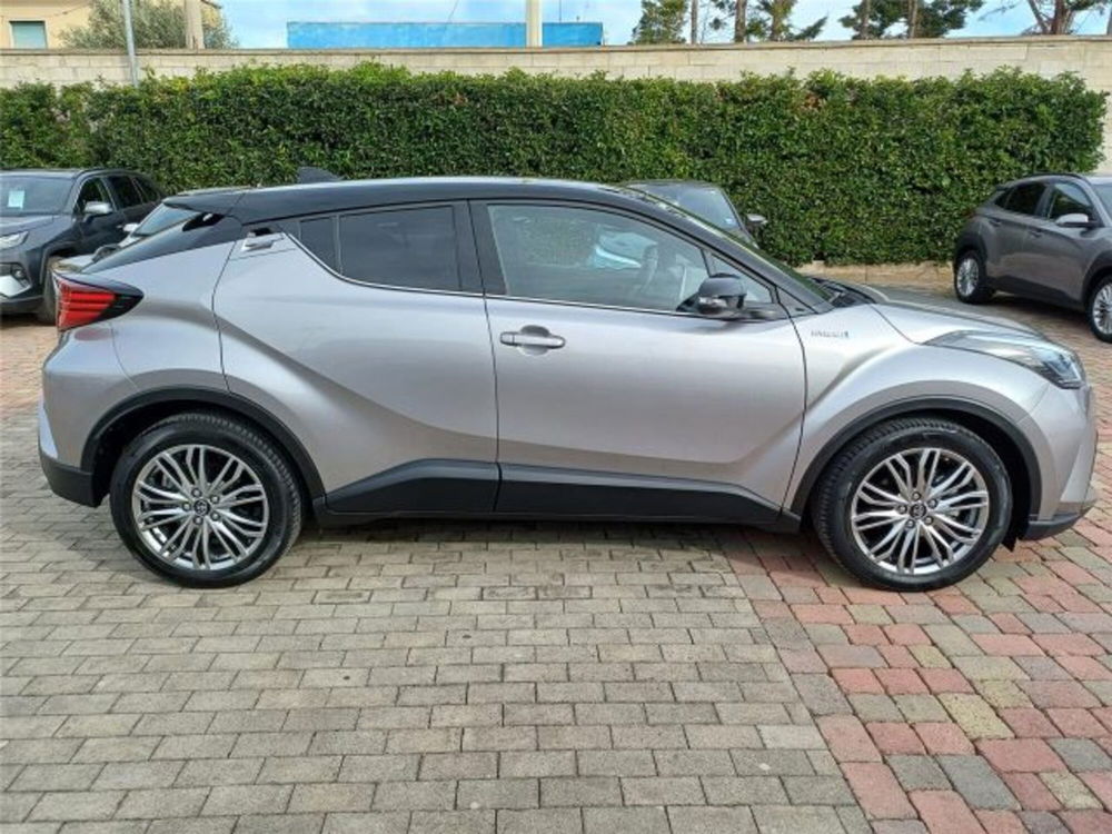 Toyota Toyota C-HR usata a Bari (12)