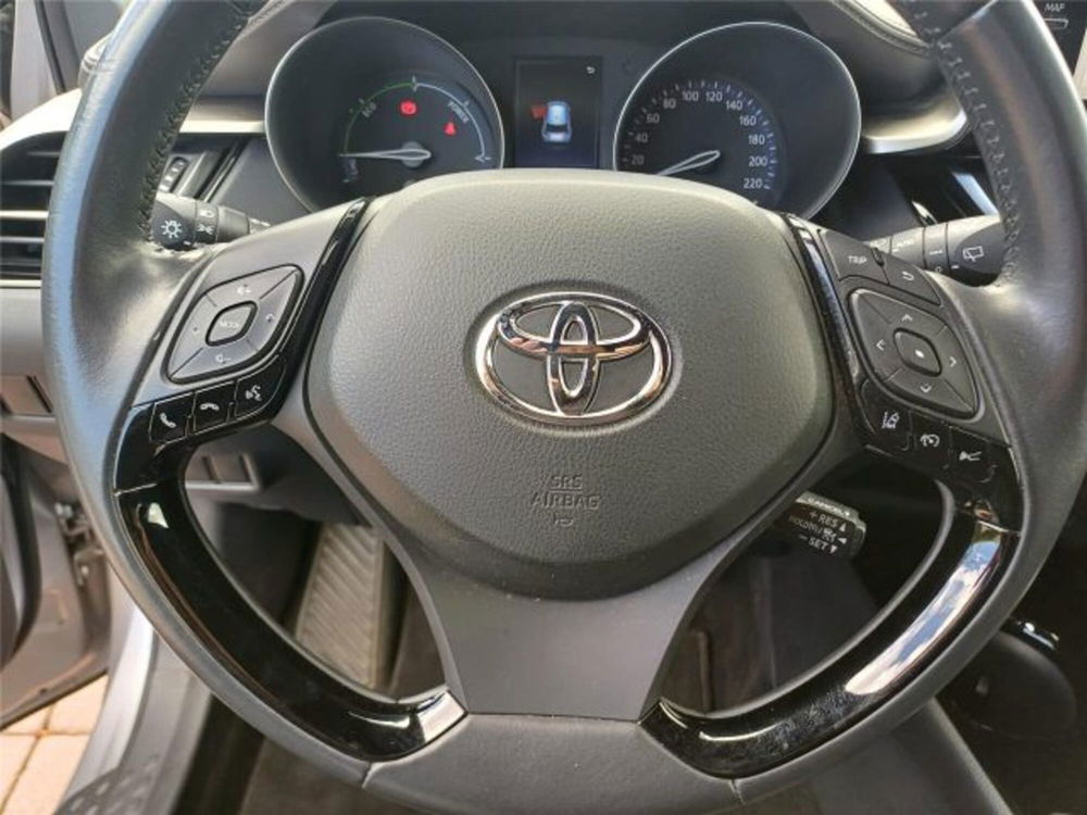 Toyota Toyota C-HR usata a Bari (14)