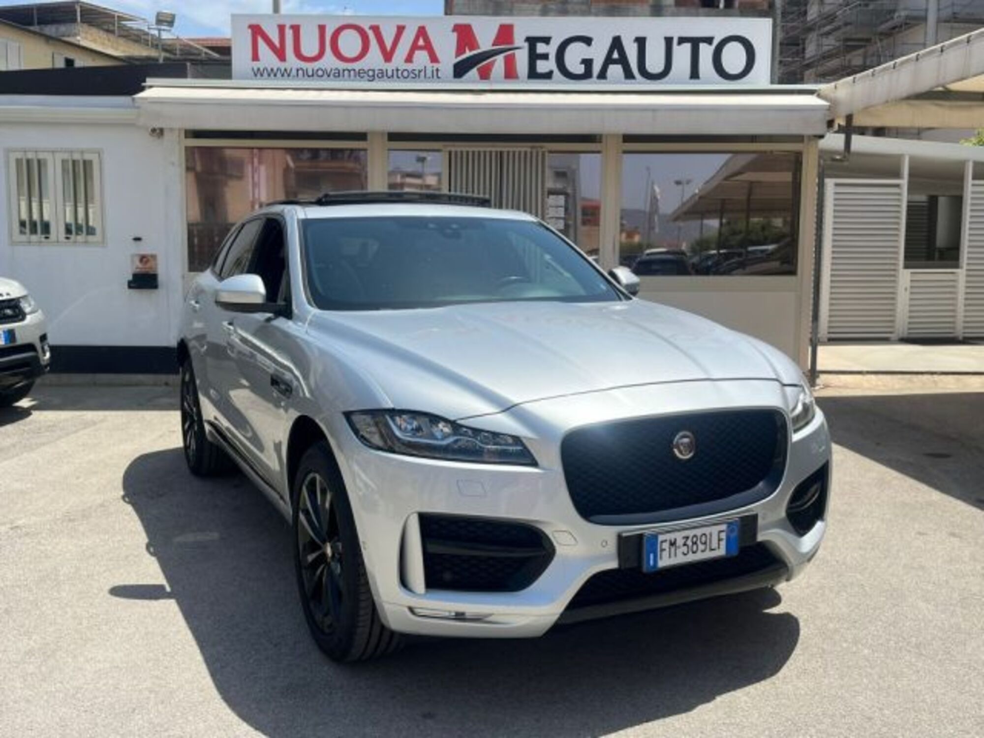 Jaguar F-Pace 2.0 D 180 CV aut. Pure  del 2017 usata a Alcamo