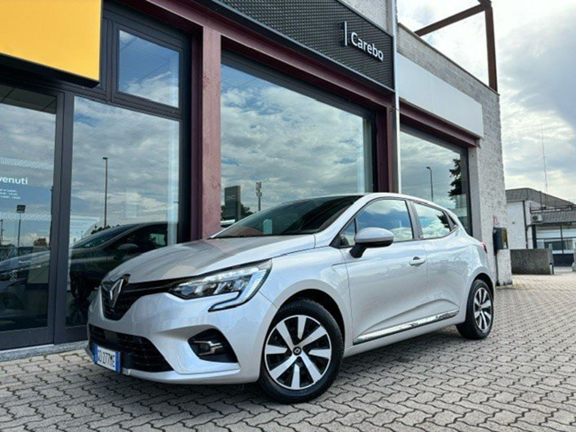 Renault Clio TCe 90 CV 5 porte Zen  del 2021 usata a Parma