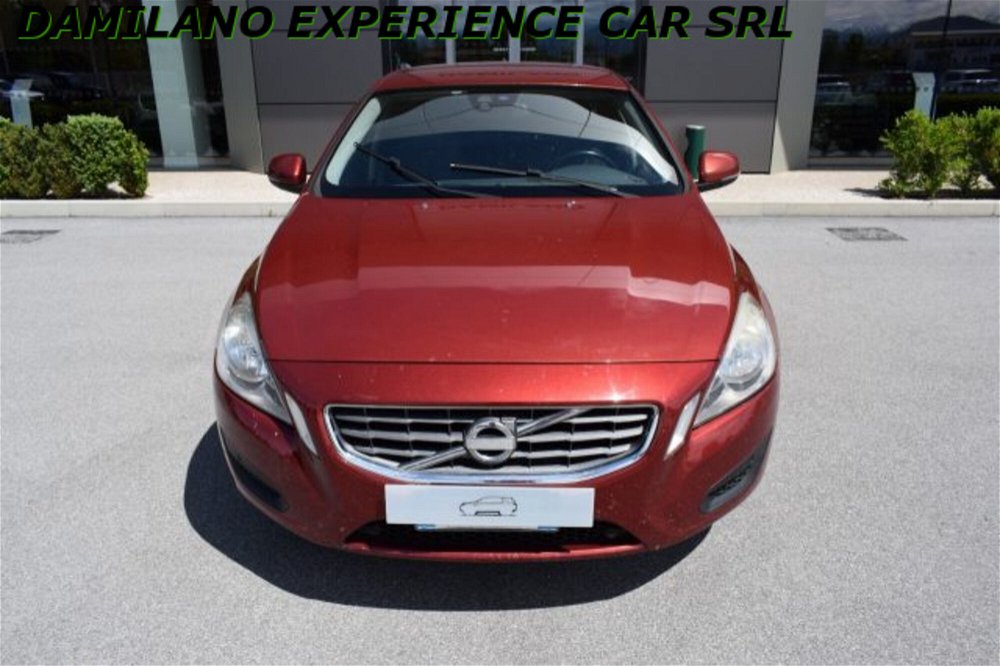 Volvo V60 D5 AWD Geartronic Kinetic  del 2011 usata a Cuneo (2)