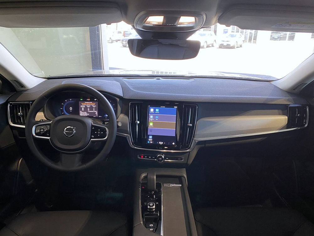 Volvo V90 nuova a Bari (10)