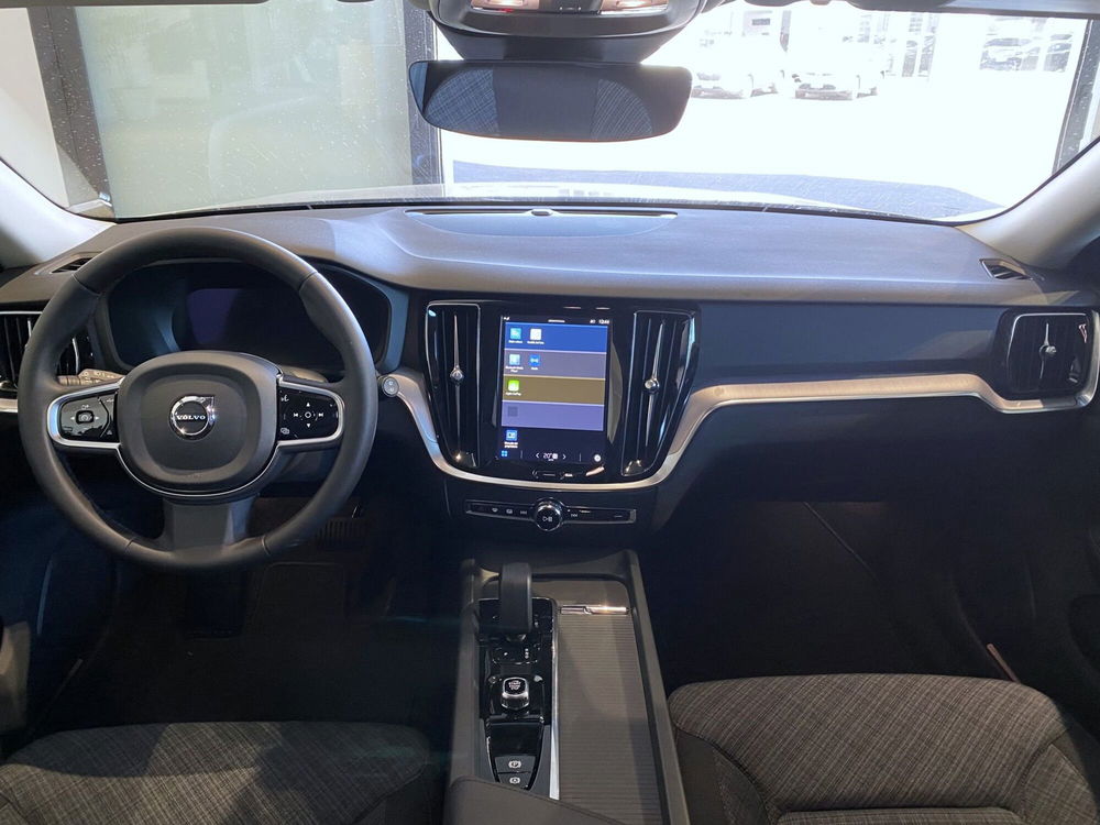 Volvo V60 Cross Country nuova a Bari (10)