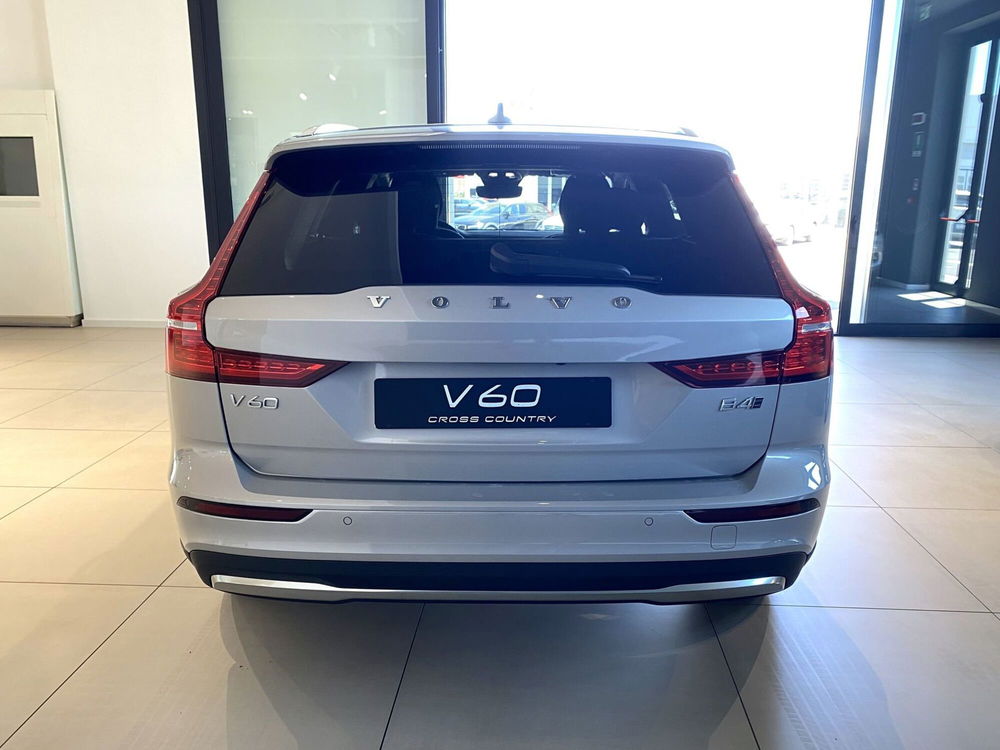 Volvo V60 Cross Country nuova a Bari (4)