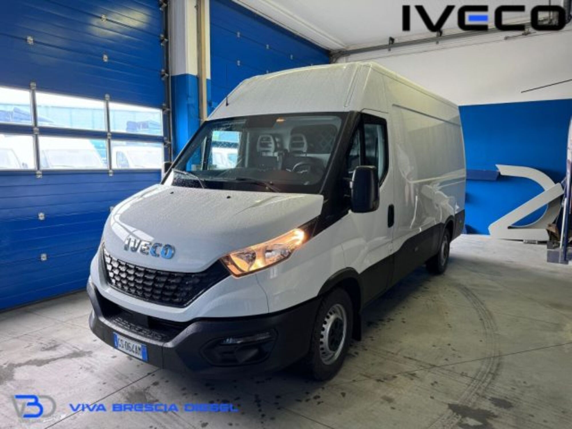 Iveco Daily Furgone 33S16DV 2.3 HPT PM-SL-TM-DC Furgone del 2021 usata a Castegnato