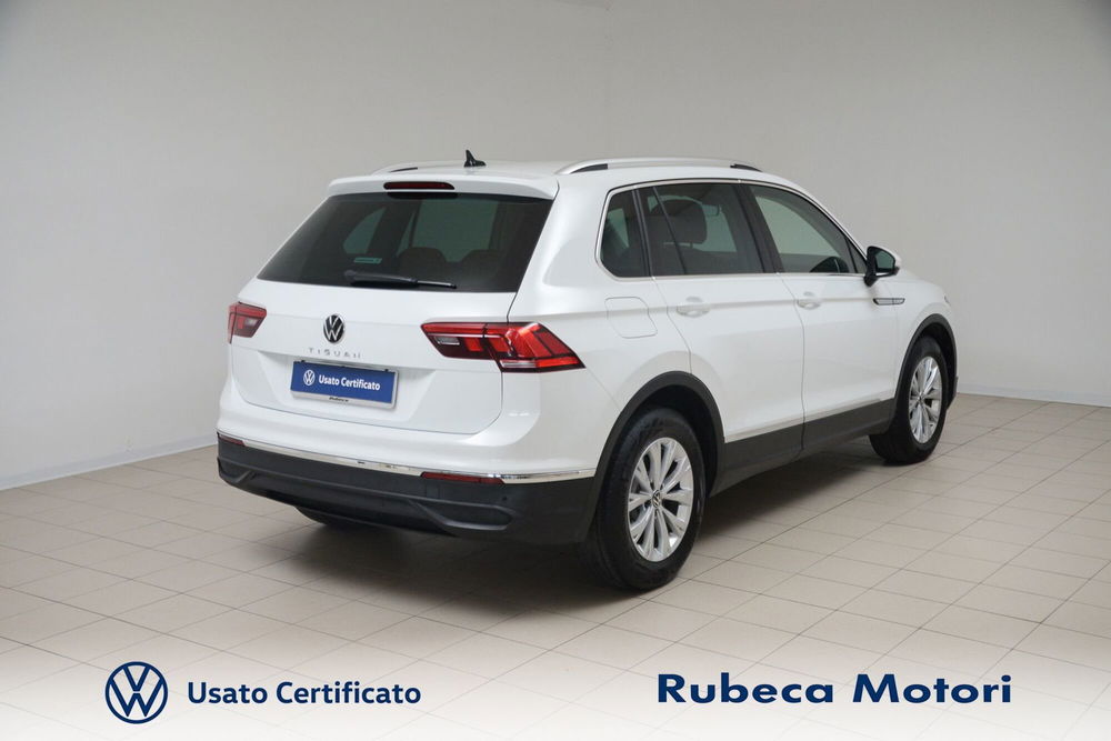 Volkswagen Tiguan 2.0 TDI SCR Life del 2021 usata a Citta' della Pieve (4)