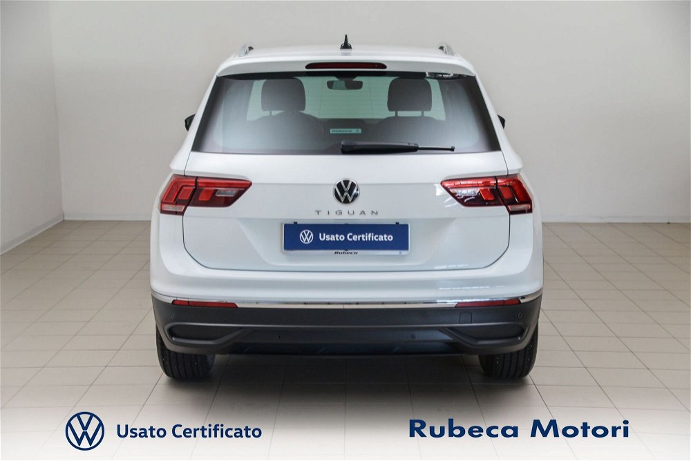 Volkswagen Tiguan 2.0 TDI SCR Life del 2021 usata a Citta' della Pieve (5)