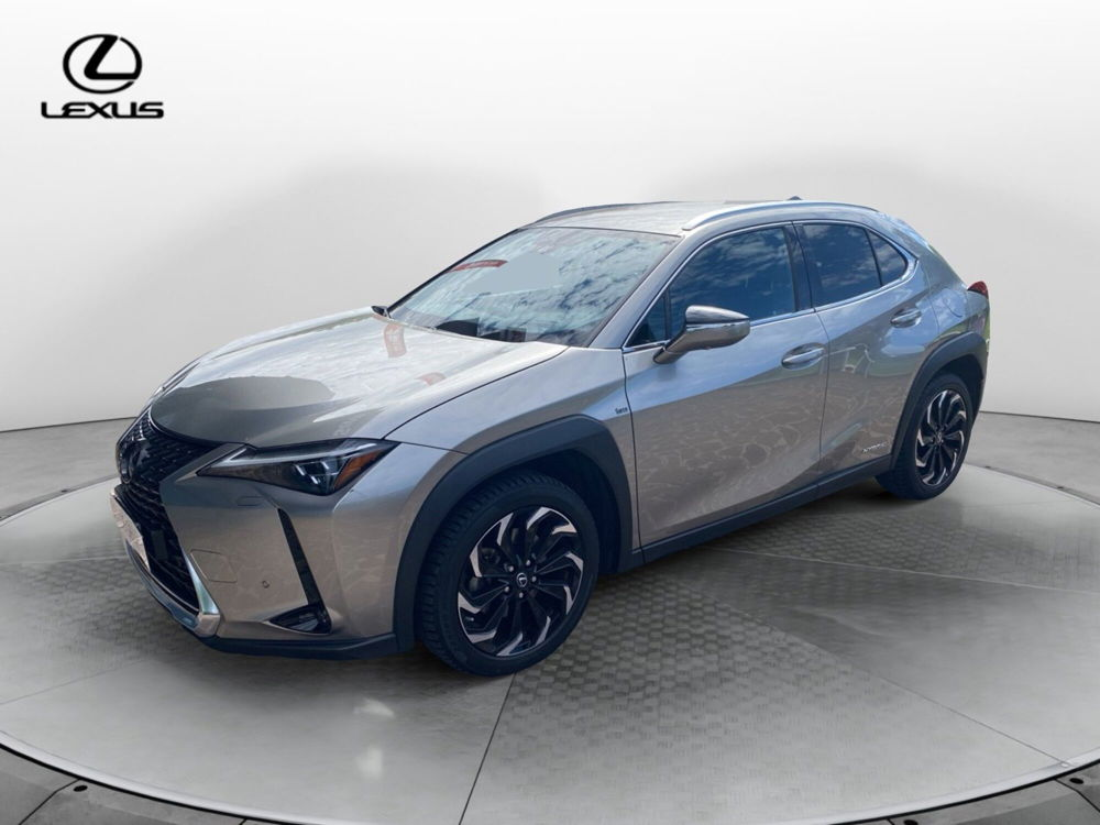 Lexus UX Hybrid 4WD Luxury  del 2021 usata a Curno