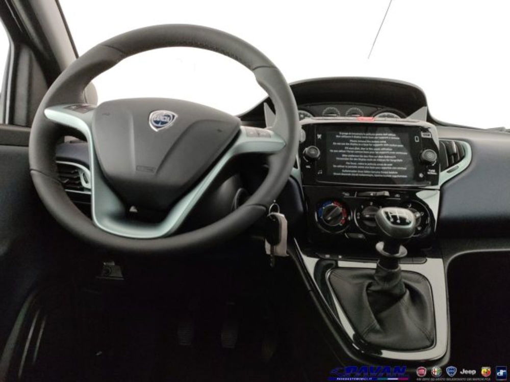 Lancia Ypsilon nuova a Padova (13)