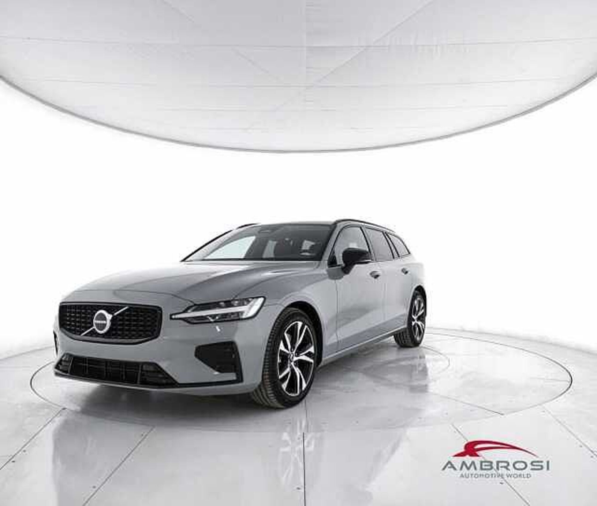 Volvo V60 B3 automatico Plus Dark  nuova a Corciano