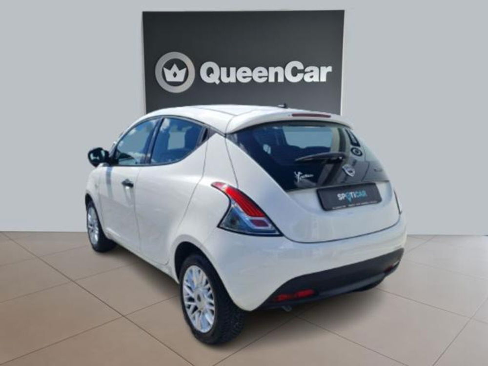 Lancia Ypsilon usata a Torino (19)