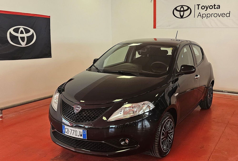 Lancia Ypsilon usata a Messina