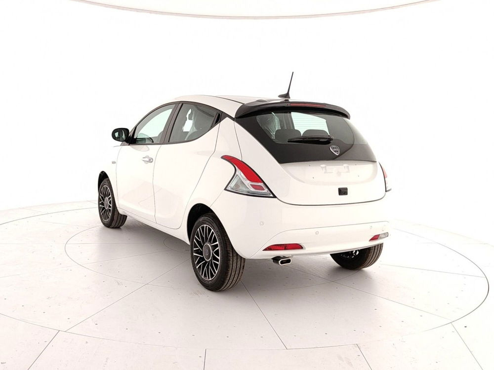 Lancia Ypsilon 1.0 FireFly 5 porte S&S Hybrid Ecochic Silver  nuova a Caserta (4)