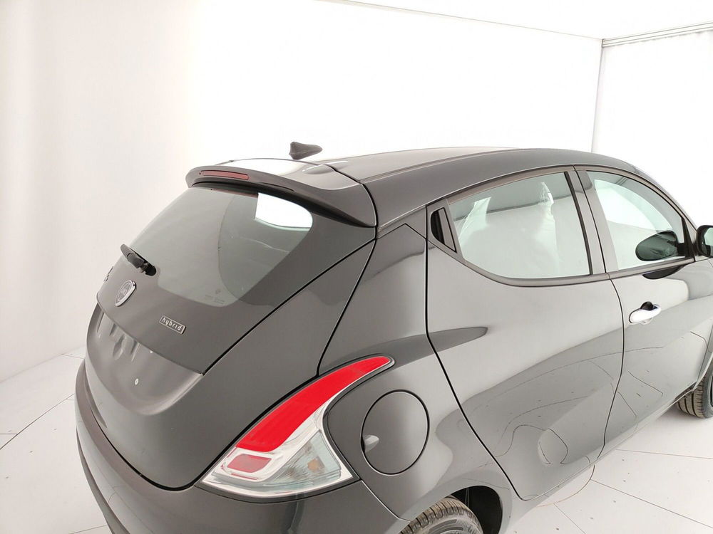 Lancia Ypsilon nuova a Caserta (10)