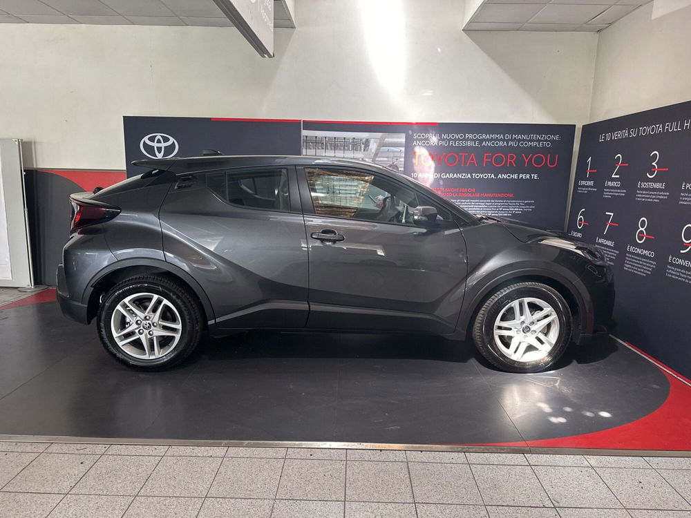 Toyota Toyota C-HR nuova a Viterbo (5)