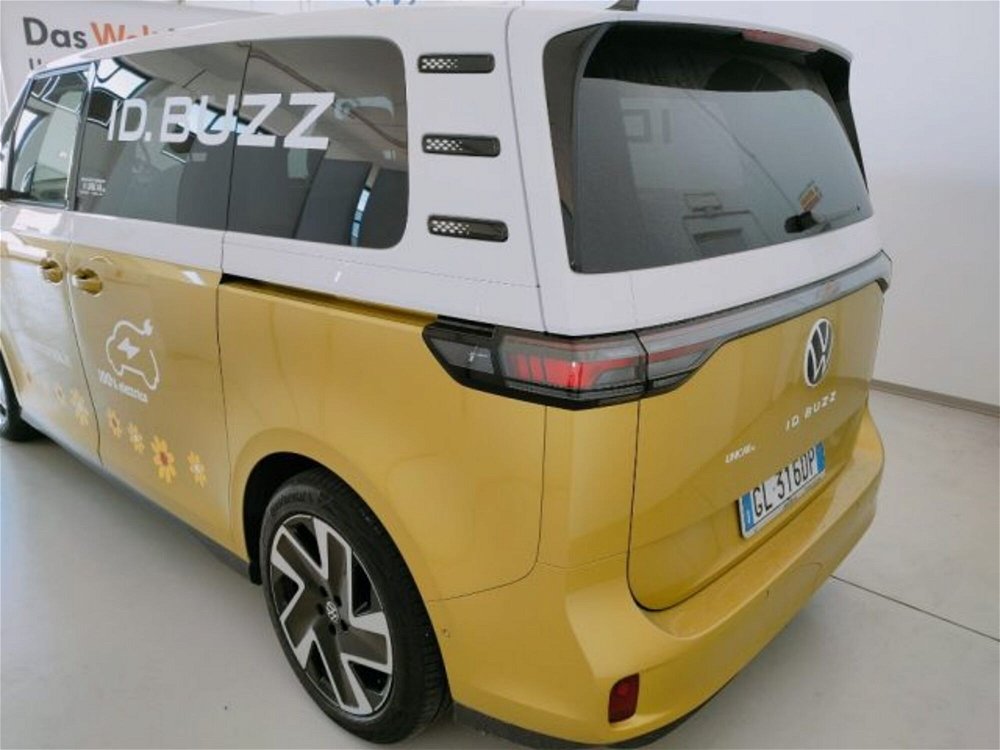 Volkswagen ID.Buzz 77 kWh Pro del 2023 usata a Alba (5)