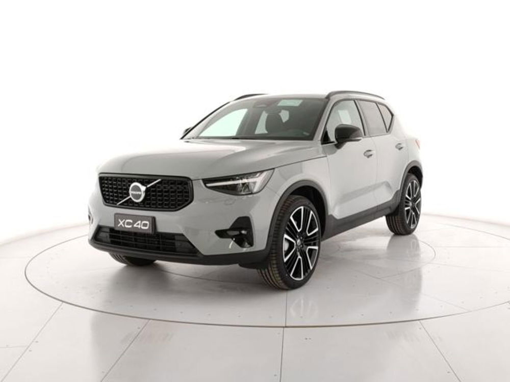 Volvo XC40 nuova a Modena (2)