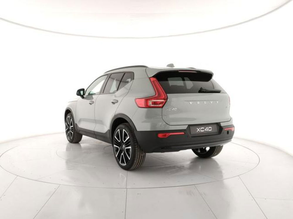 Volvo XC40 nuova a Modena (3)