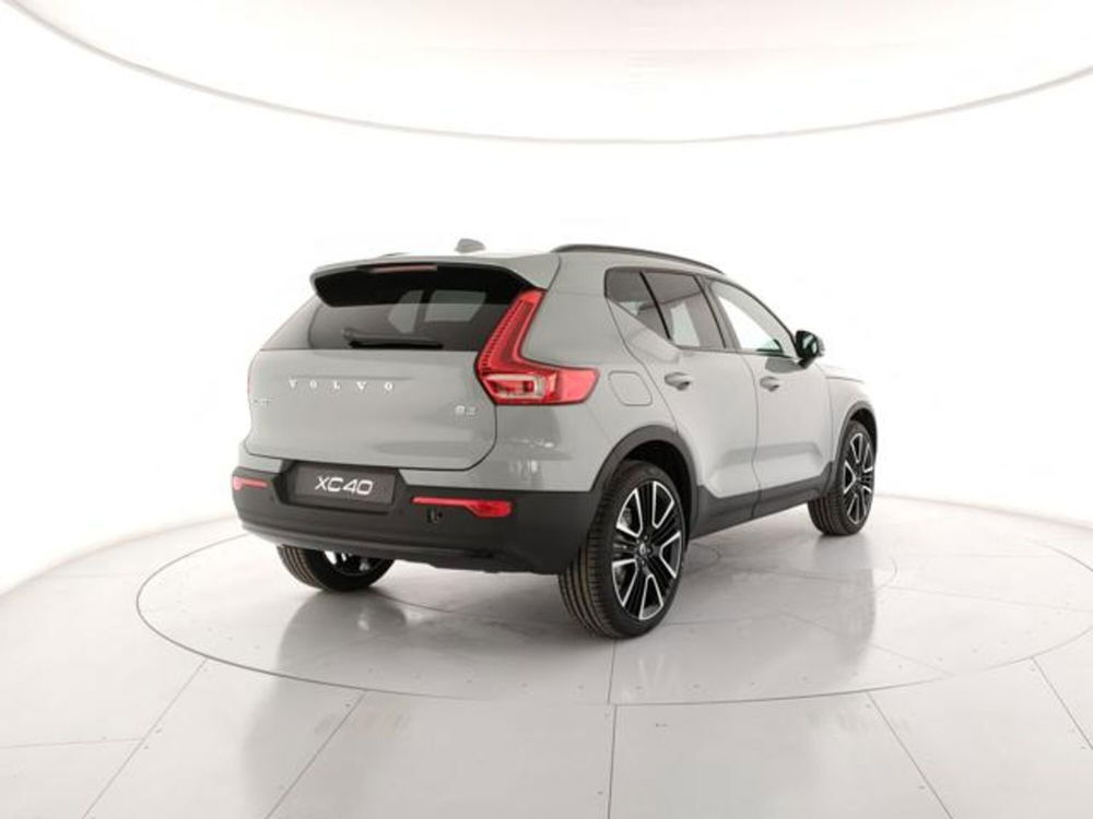 Volvo XC40 nuova a Modena (5)