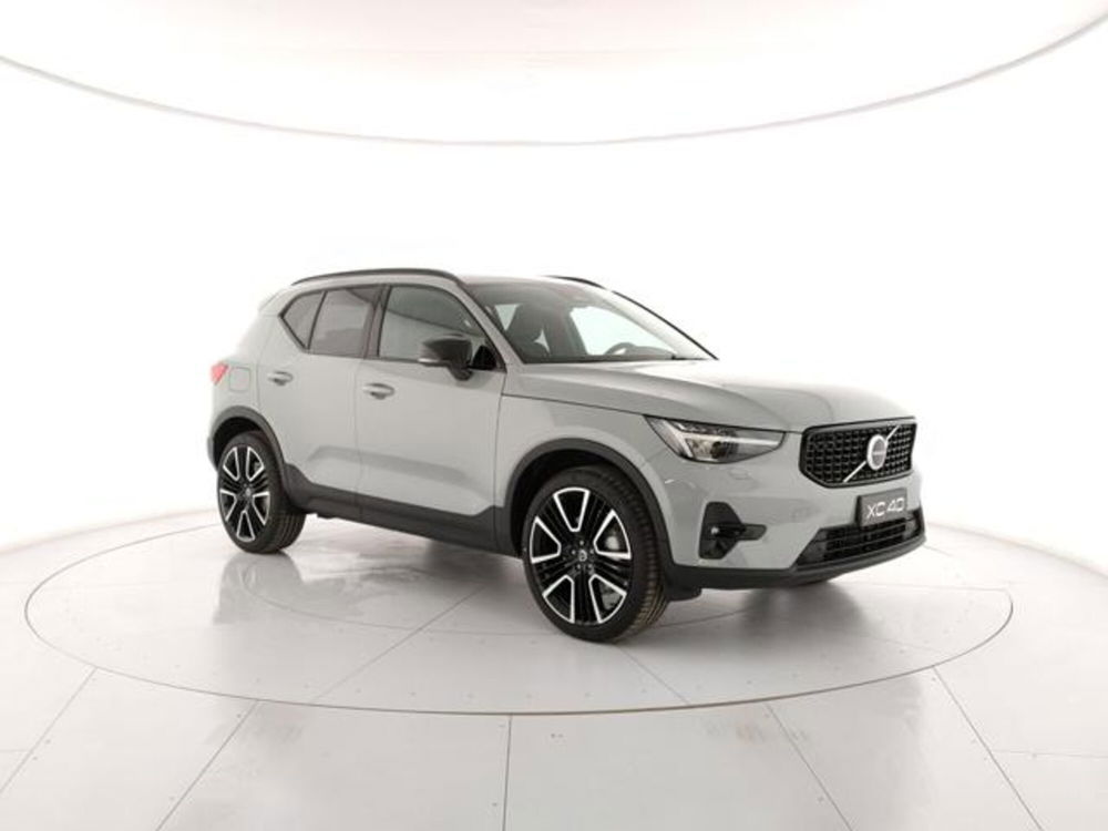 Volvo XC40 nuova a Modena (6)