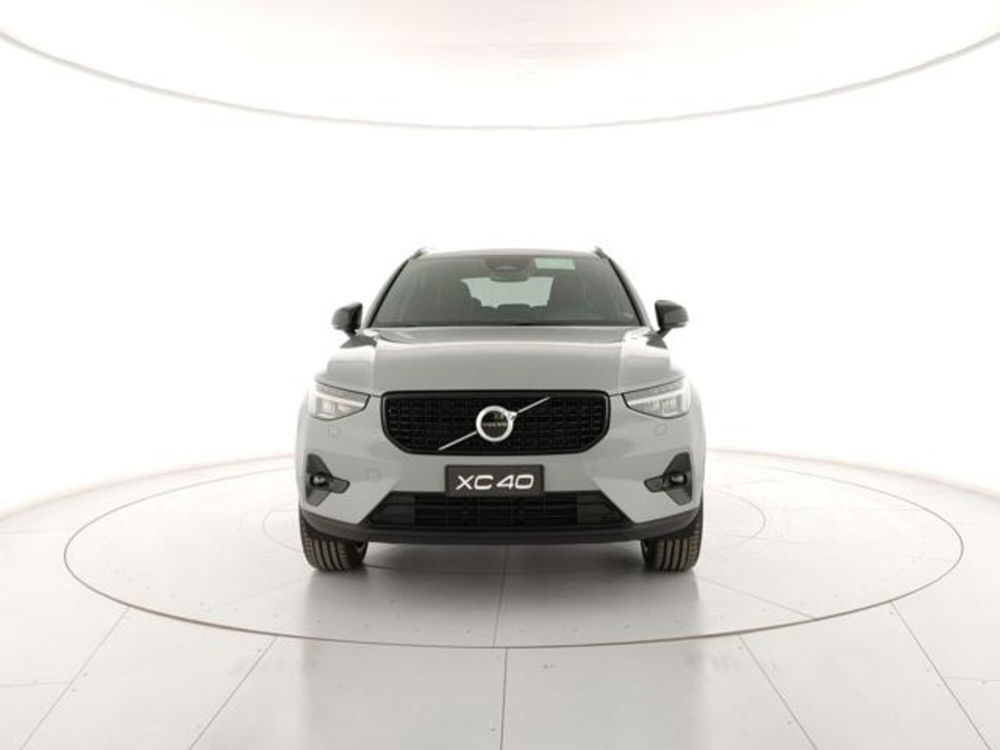 Volvo XC40 nuova a Modena (7)