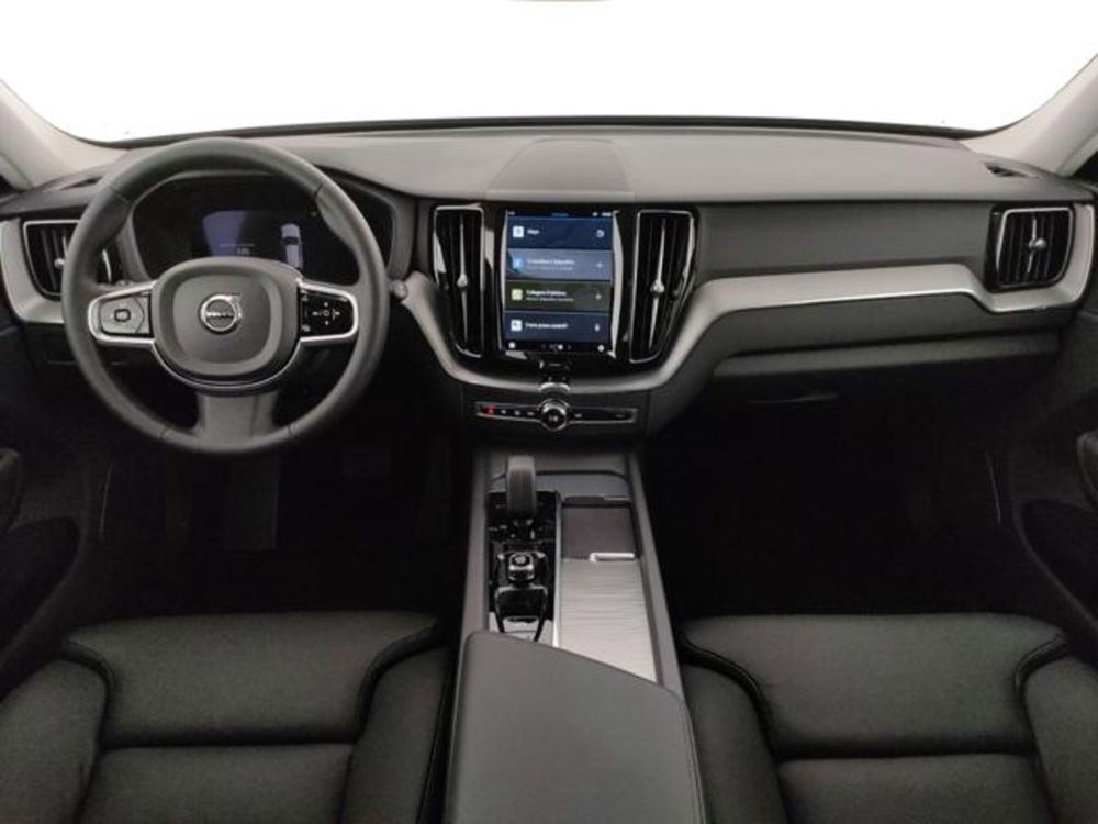 Volvo XC60 nuova a Modena (10)