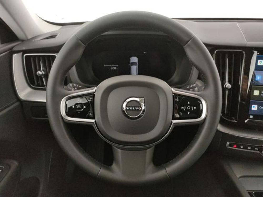 Volvo XC60 nuova a Modena (12)