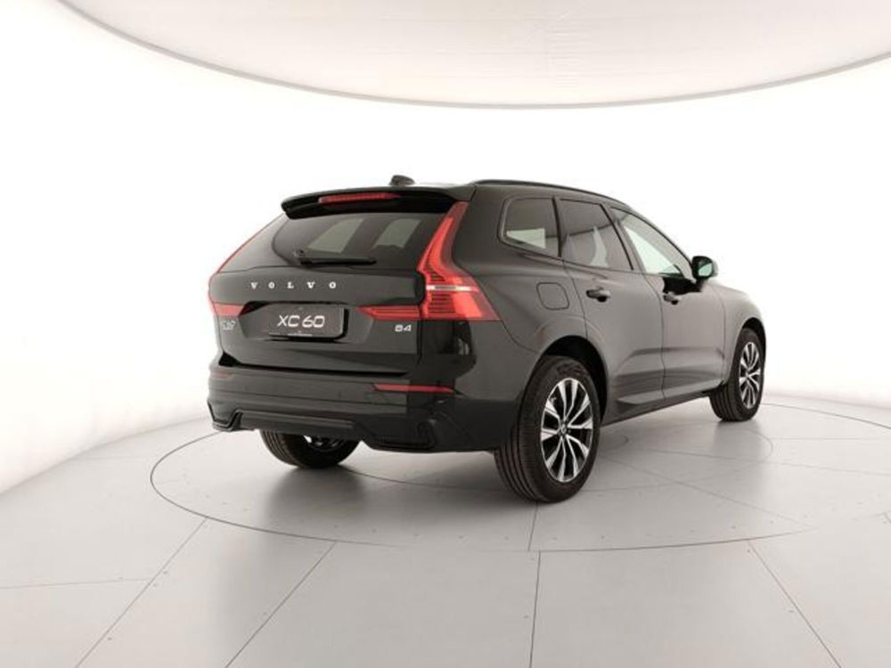 Volvo XC60 nuova a Modena (5)