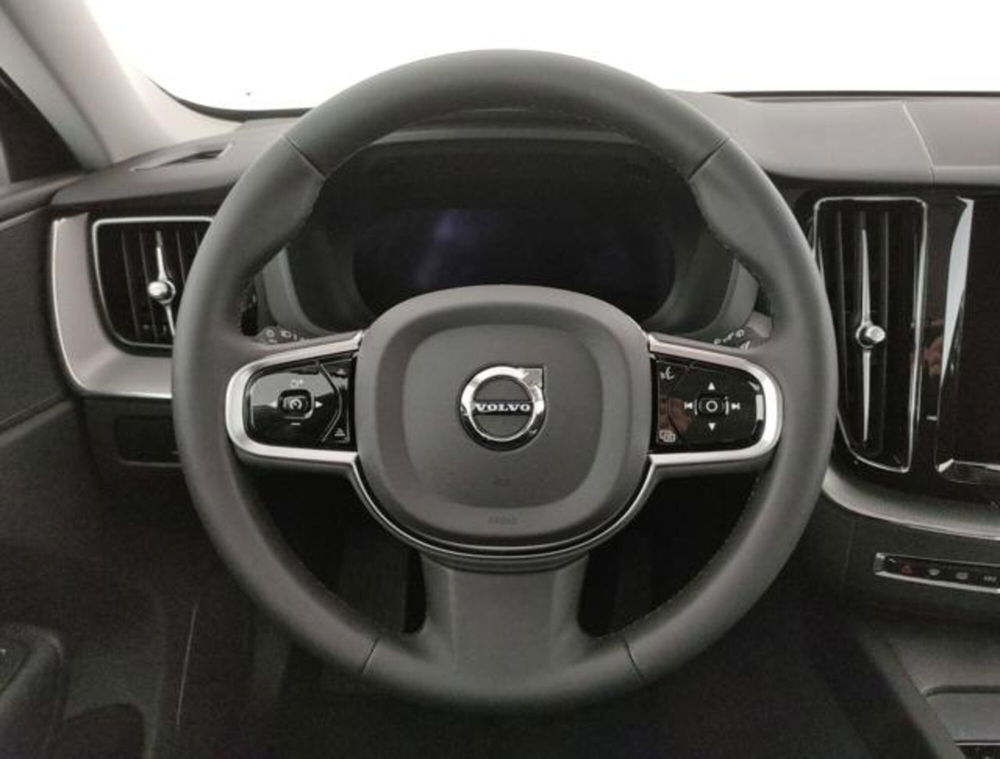 Volvo XC60 nuova a Modena (12)