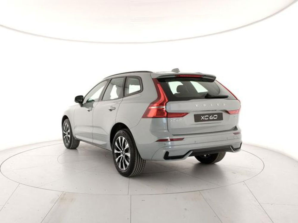 Volvo XC60 nuova a Modena (3)