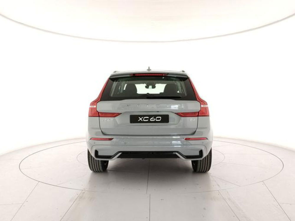 Volvo XC60 nuova a Modena (4)