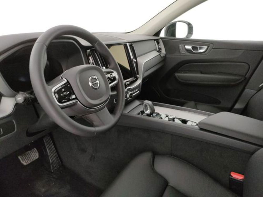 Volvo XC60 nuova a Modena (9)