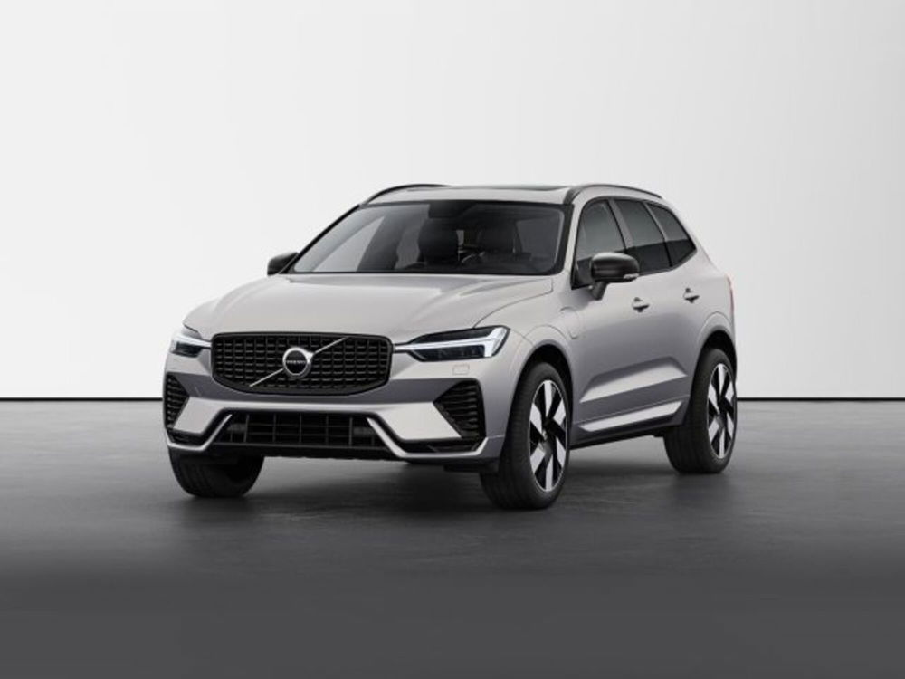 Volvo XC60 nuova a Modena (2)