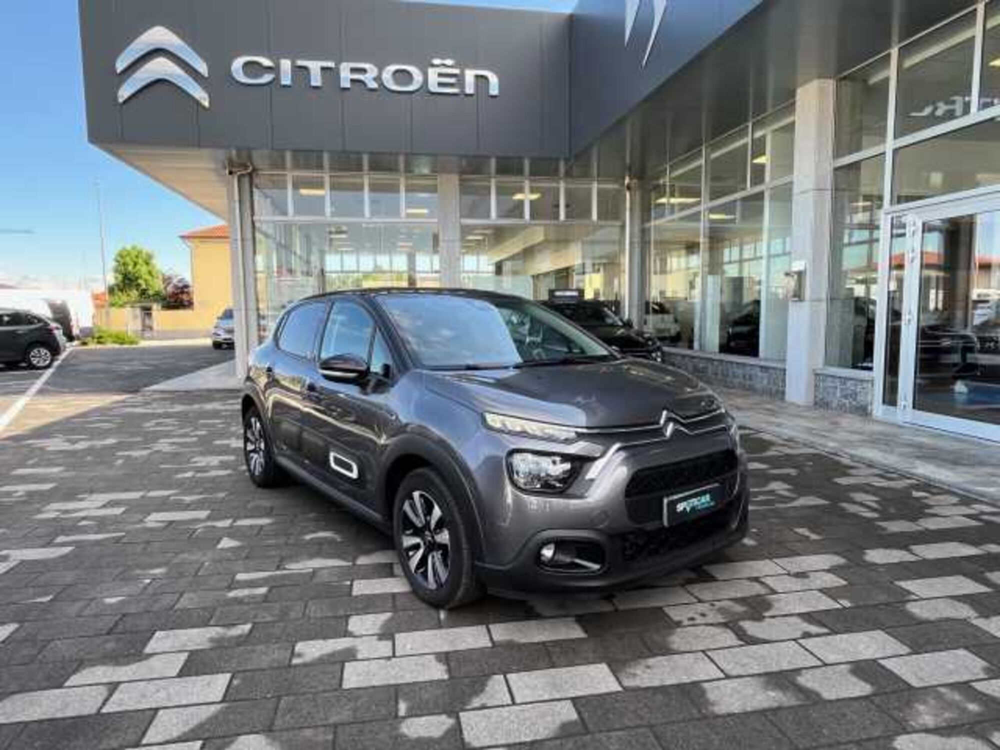 Citroen C3 PureTech 110 S&amp;S EAT6 Shine  del 2023 usata a Magenta