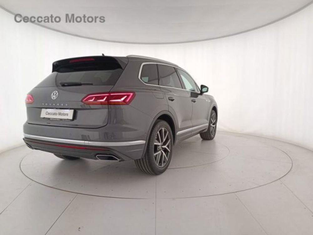 Volkswagen Touareg 3.0 V6 TDI SCR Advanced del 2020 usata a Padova (4)