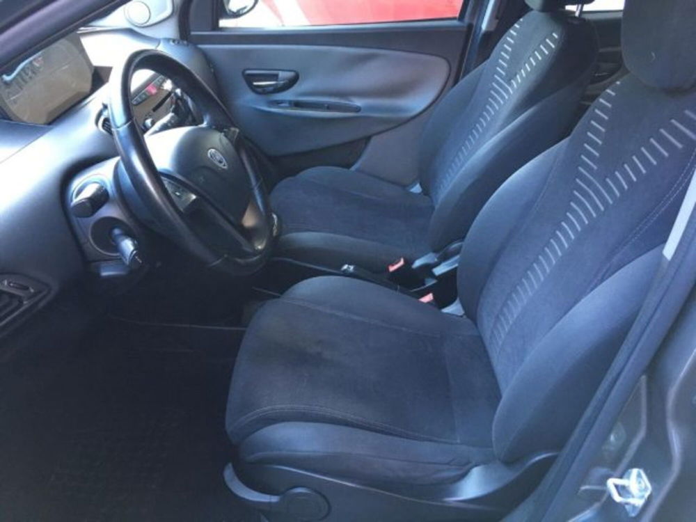 Lancia Ypsilon usata a Genova (7)