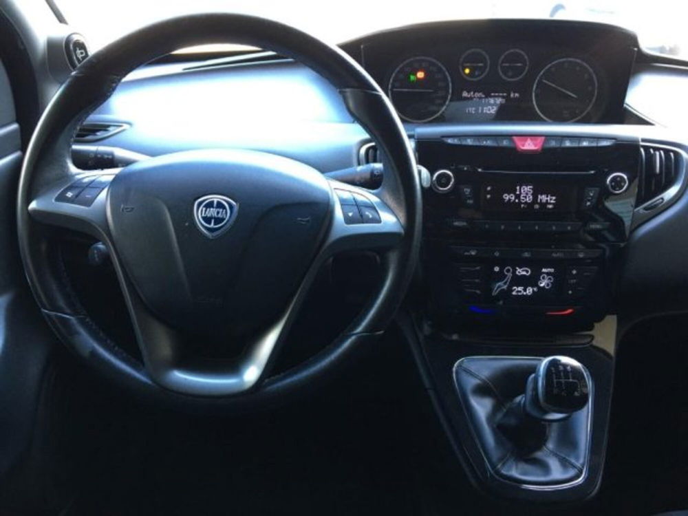 Lancia Ypsilon usata a Genova (9)