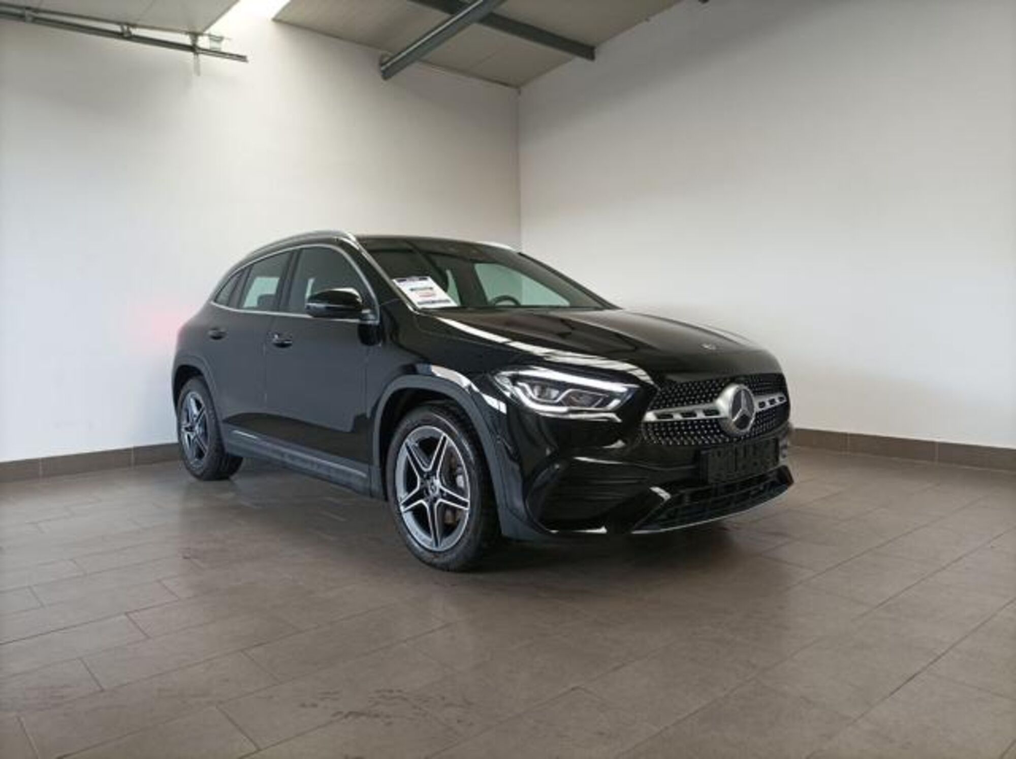 Mercedes-Benz GLA SUV 200 Automatic Premium del 2022 usata a Magenta