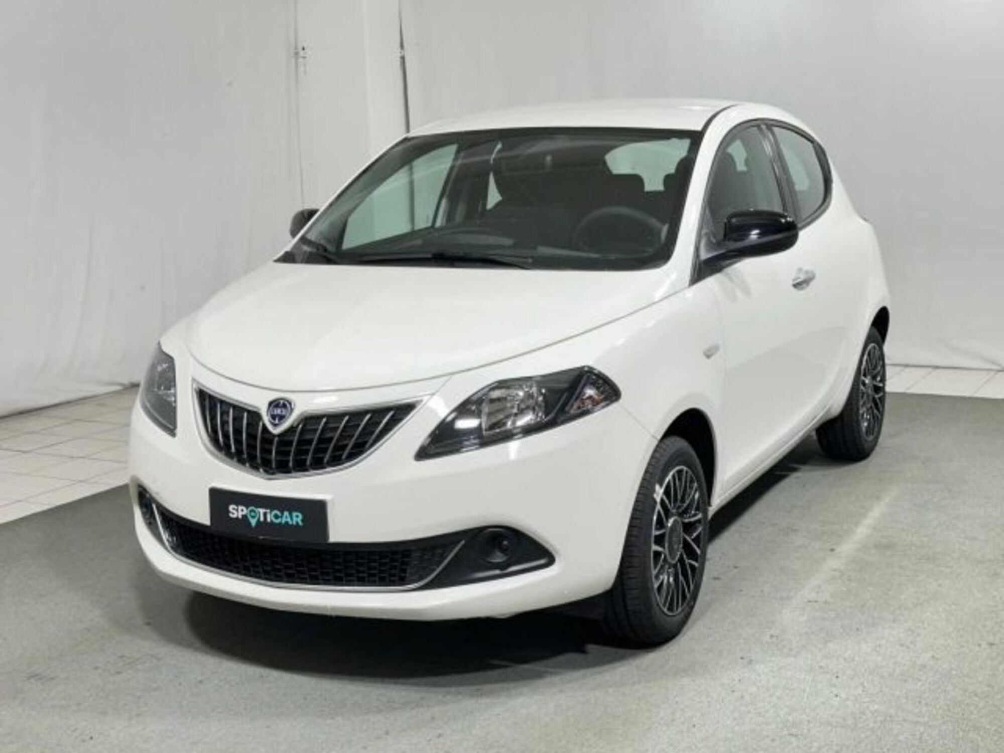 Lancia Ypsilon 1.0 FireFly 5 porte S&amp;S Hybrid Ecochic Silver  nuova a Caspoggio