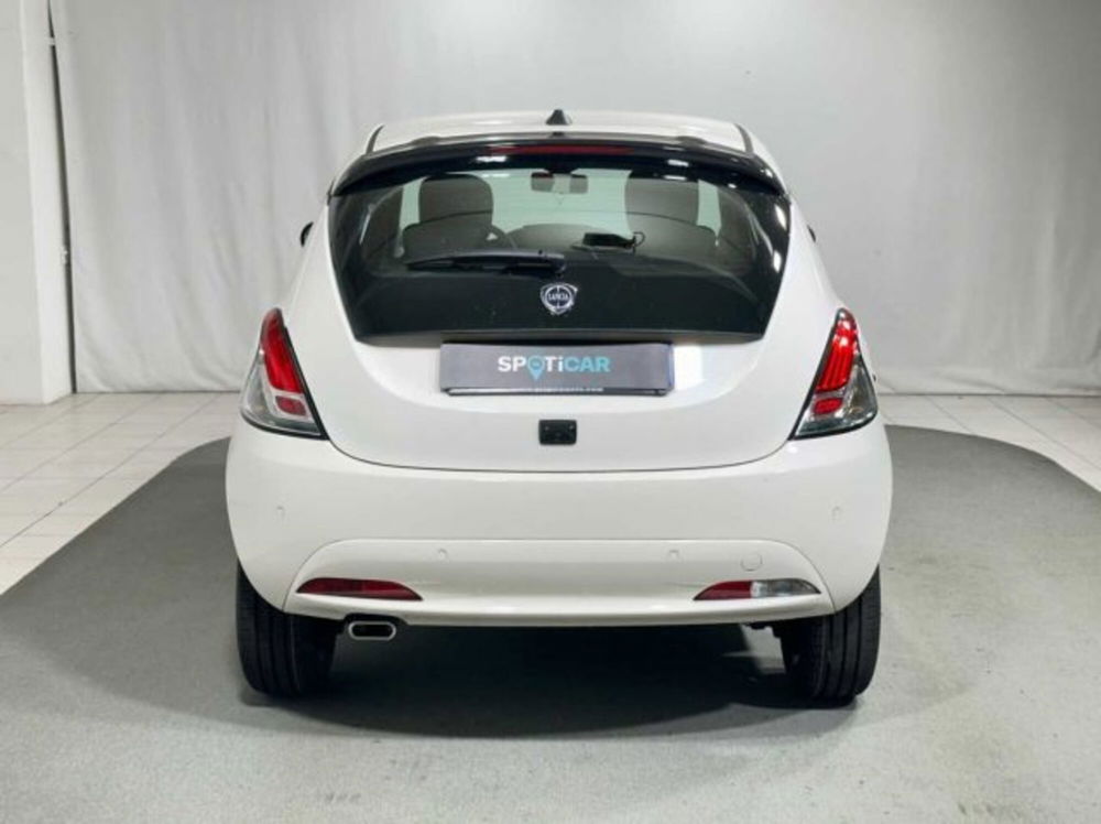 Lancia Ypsilon nuova a Sondrio (4)