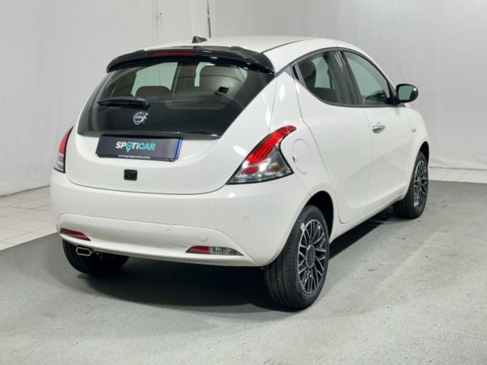 Lancia Ypsilon nuova a Sondrio (5)