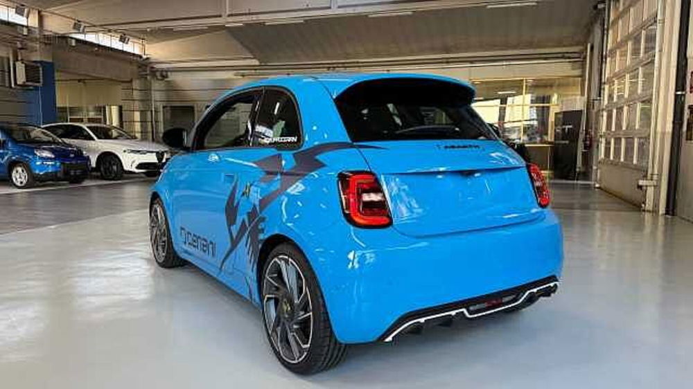 Abarth 500e Cabrio nuova a Milano (3)