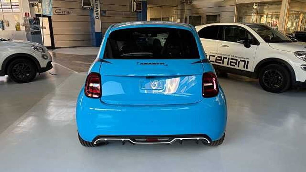 Abarth 500e Cabrio nuova a Milano (4)