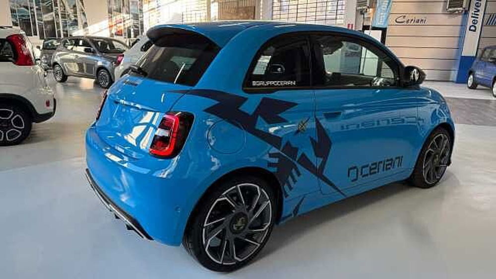 Abarth 500e Cabrio nuova a Milano (5)