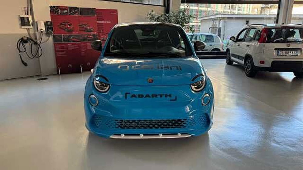 Abarth 500e Cabrio nuova a Milano (7)