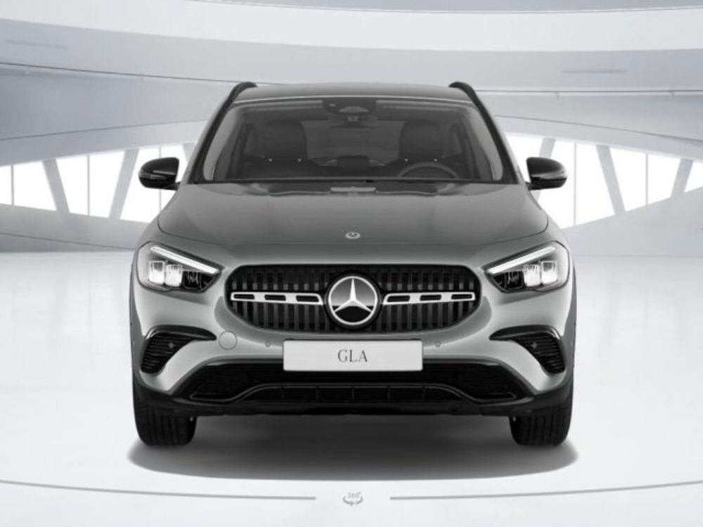 Mercedes-Benz GLA SUV nuova a Verona (3)