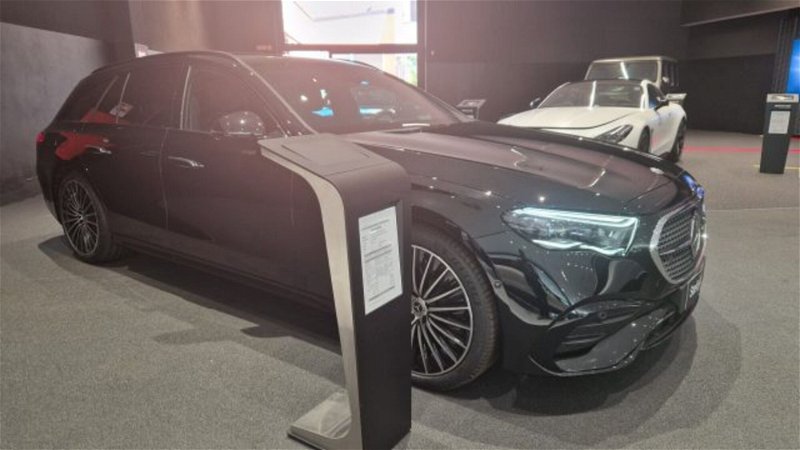 Mercedes-Benz Classe E Station Wagon 300 de Plug-in hybrid 4Matic AMG Line Advanced nuova a Castel Maggiore