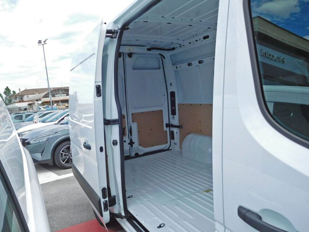 Nissan Interstar Furgone nuova a Rimini (5)